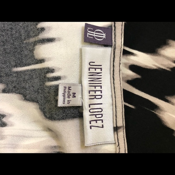 New Woman’s Jennifer Lopez V Necked Top! NWOT!! - Picture 8 of 11